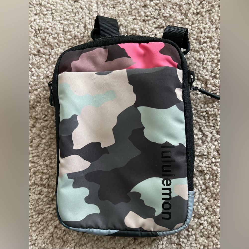 Lululemon Camouflage bag